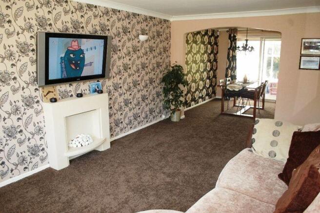 Lounge & Dining Area