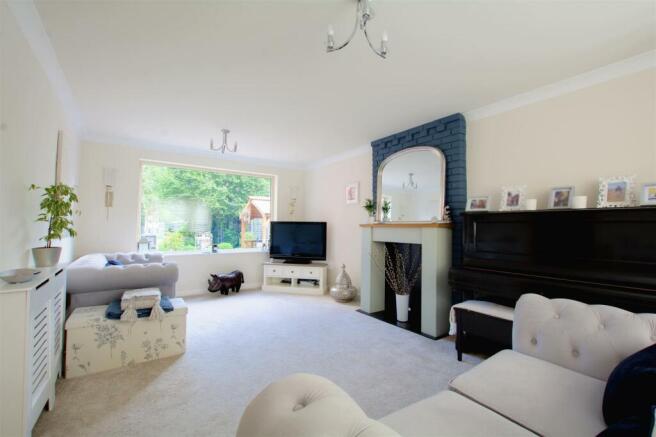 Lounge/Sitting Room