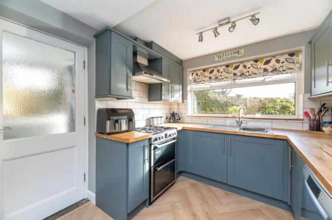 3 bed Semi-Detached for sale Image 11