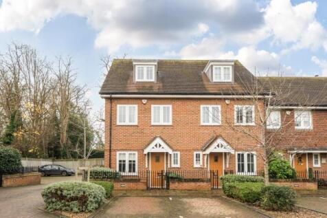 Walsham Mews, Ripley, Woking