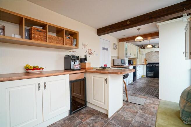 4 bed Detached for sale Image 6