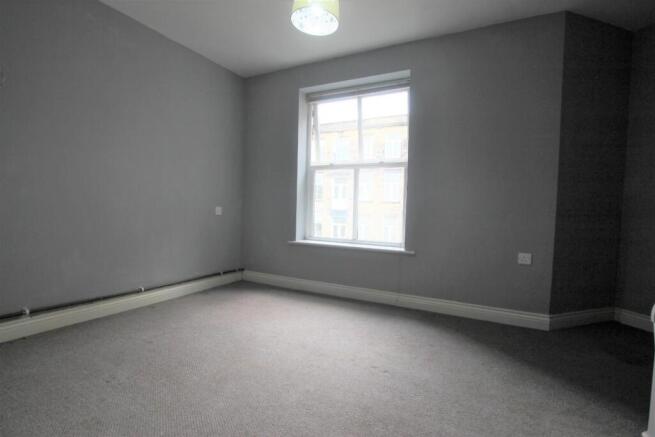 2 bed Apartment to rent Image 4