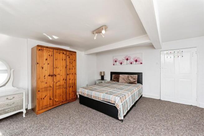 5 bed Semi-Detached for sale Image 10