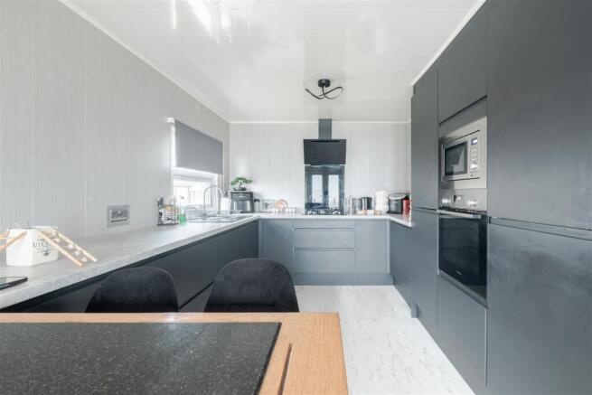 226 West Shore Park (4 of 13).jpg