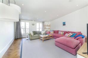 Flat 16, 3 Seven Dials Court, Shorts Gardens, London WC2H 9AT