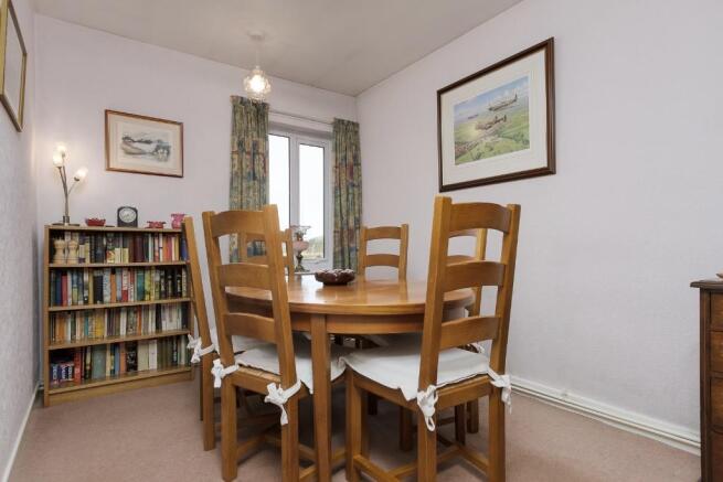 Dining Room/Bed 4
