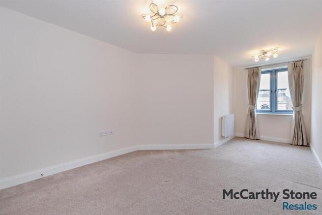 2 bed Apartment for sale Image 5