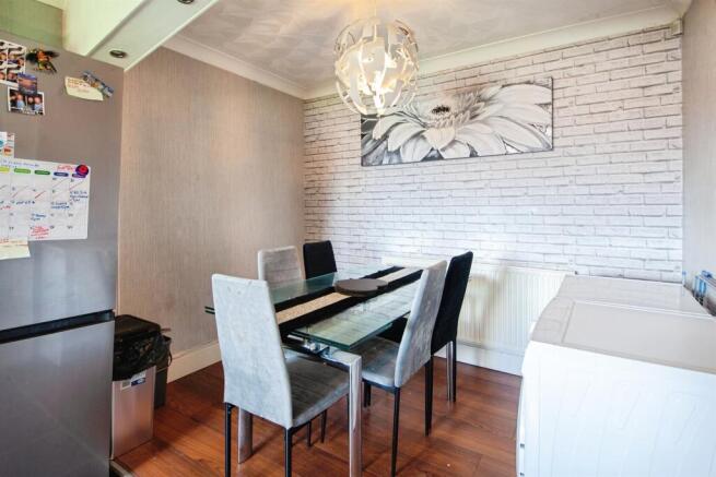 3 bed Terraced for sale Image 8