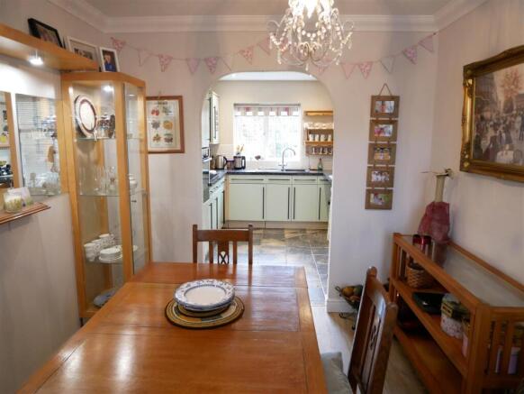 Dining Room open into Kitchen