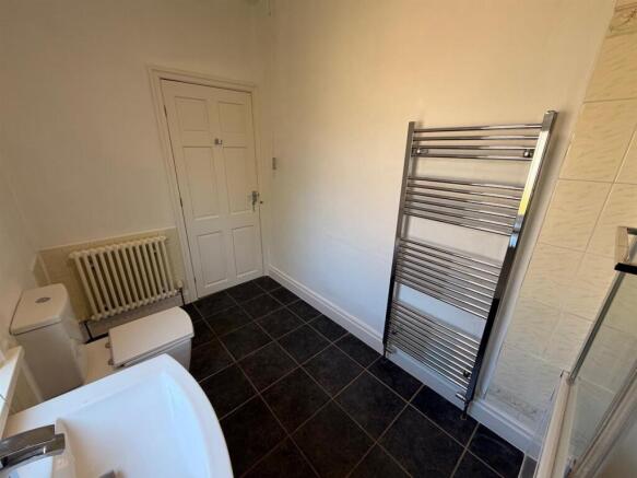 Family Bathroom Angle 3