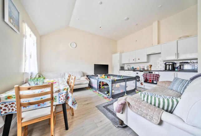 1429390-11-69ba75...