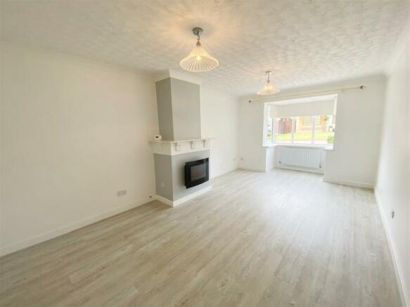 Lounge1.jpg
