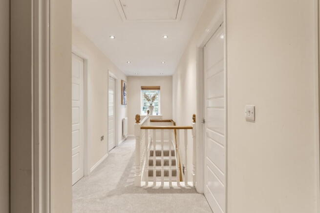 4 bed Detached for sale Image 12