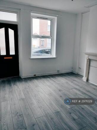 2 bed Terraced to rent Image 4