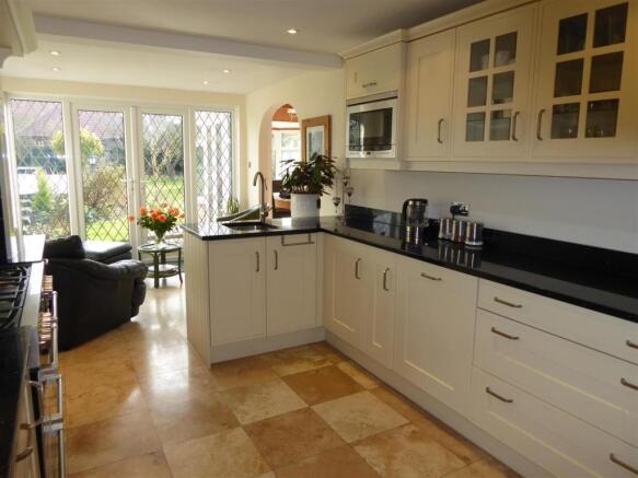 KITCHEN/BREAKFAST ROOM