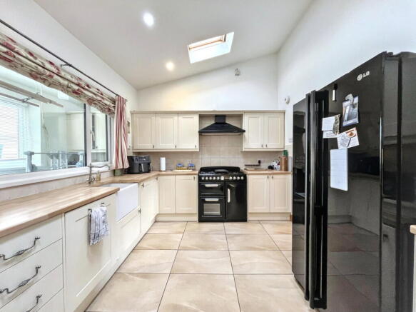 3 bed Terraced for sale Image 4