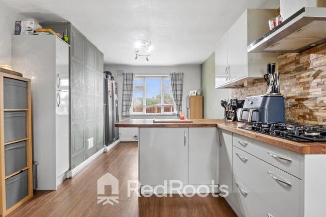 3 bed Semi-Detached for sale Image 8