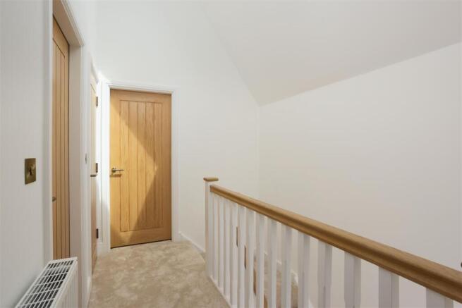 4 bed Semi-Detached for sale Image 9
