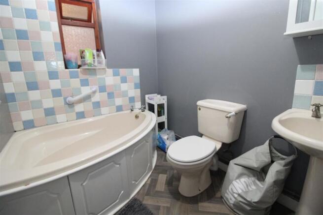 Annex Bathroom.JPG