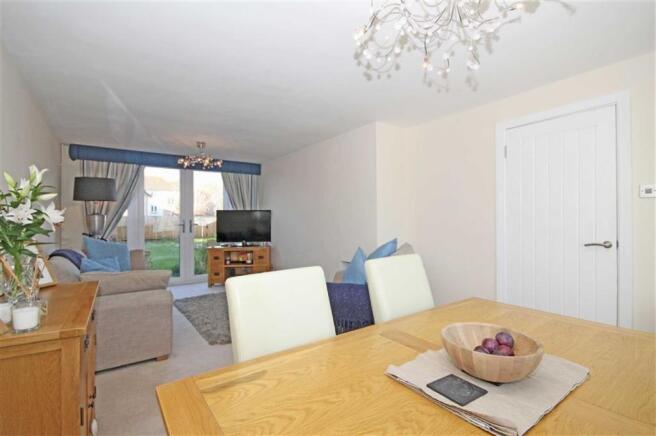 LIVING/DINING ROOM