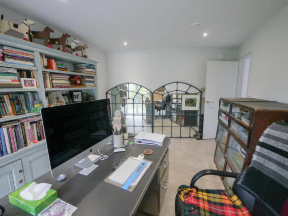 Photo 11