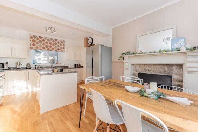 Kitchen/Dining...
