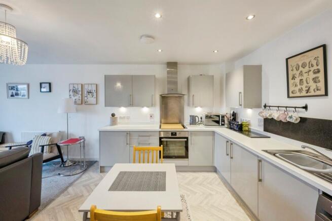 2 bed Apartment for sale Image 6