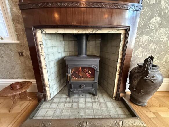 2nd recep fireplace.JPG