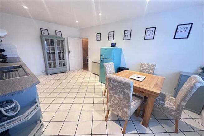 2 bed Flat for sale Image 4