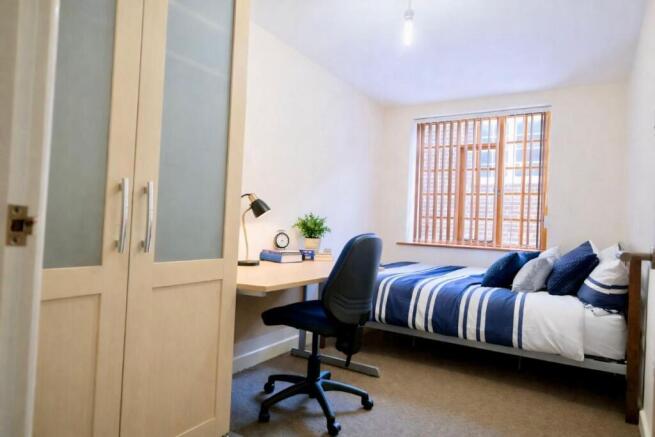 4 bed Flat to rent Image 5