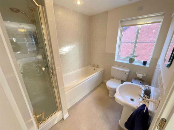 En-suite bathroom