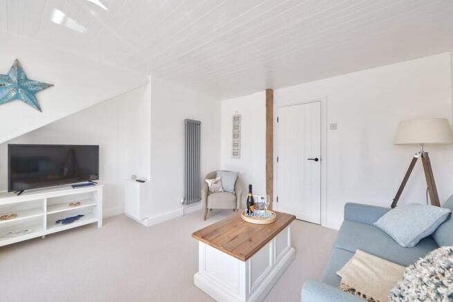 2 bed Flat for sale Image 4
