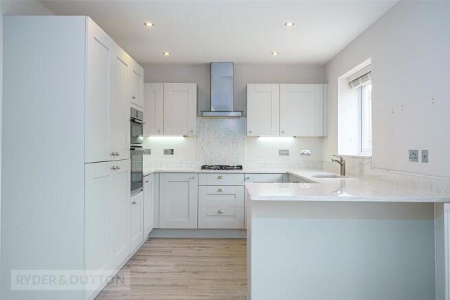 4 bed Detached for sale Image 5