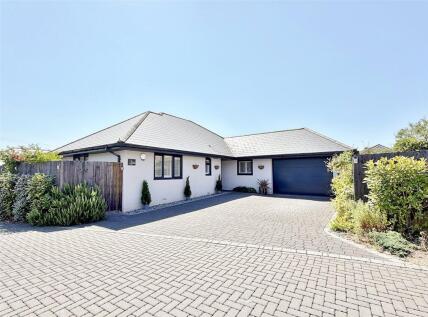 Woodlinken Drive, Verwood, Dorset, BH31