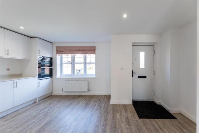 5 Waterfield Road-002.jpg