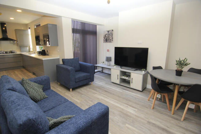 ROOM TO RENT WITH EN SUITE