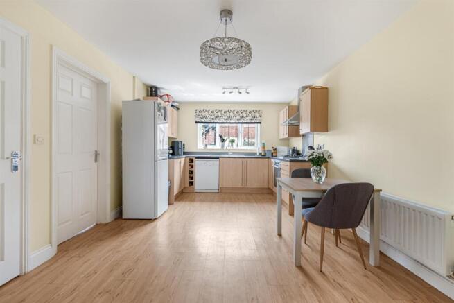 Kitchen/ Breakfast Room