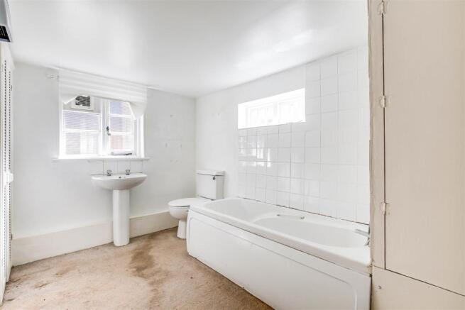 10. Bathroom.jpg
