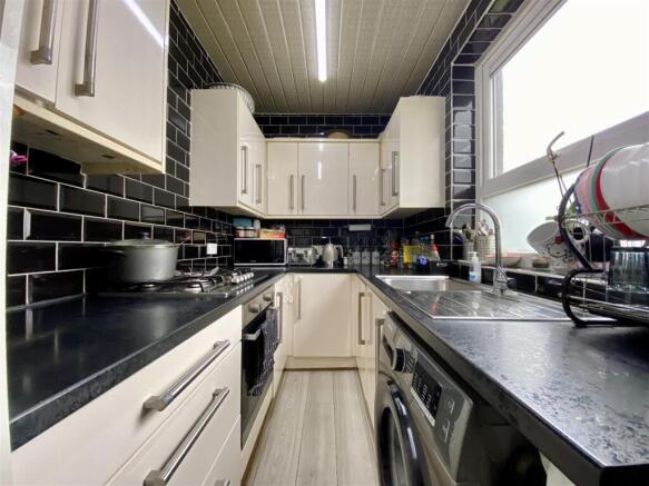 Bramleys Estate Agents - Winget Avenue - HD4 (10).