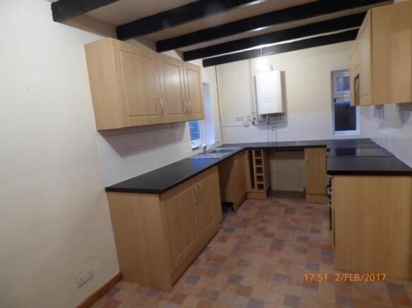 124 Kitchen1.JPG