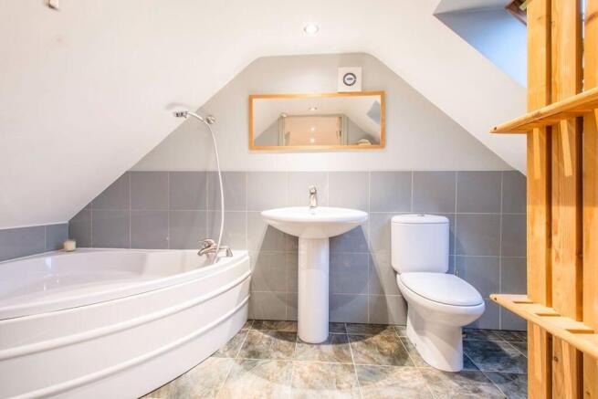 5 bed Detached for sale Image 6