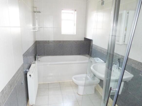 BATHOOM/SHOWER ROOM