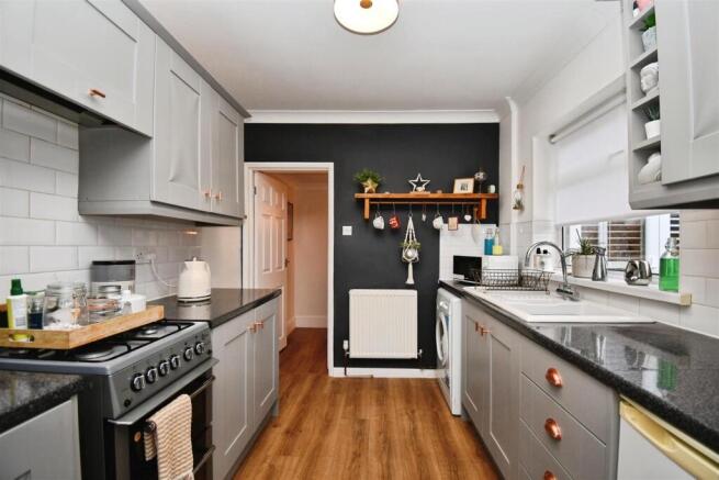 f06fa29d-U 20 2841 29.JPG