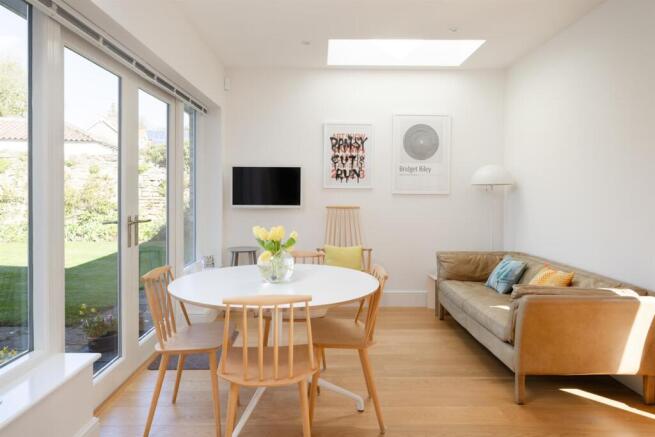 5 bed House for sale Image 6