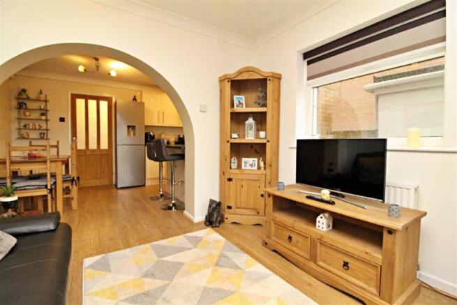 Snug/Open Rear Sitting Room