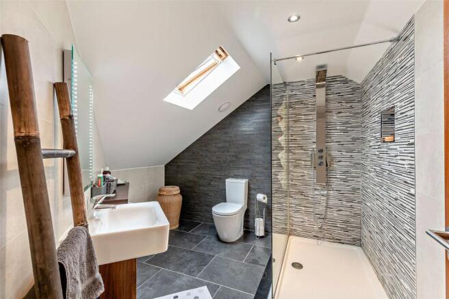 4 bed Detached for sale Image 12