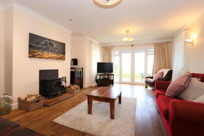 SPACIOUS LOUNGE