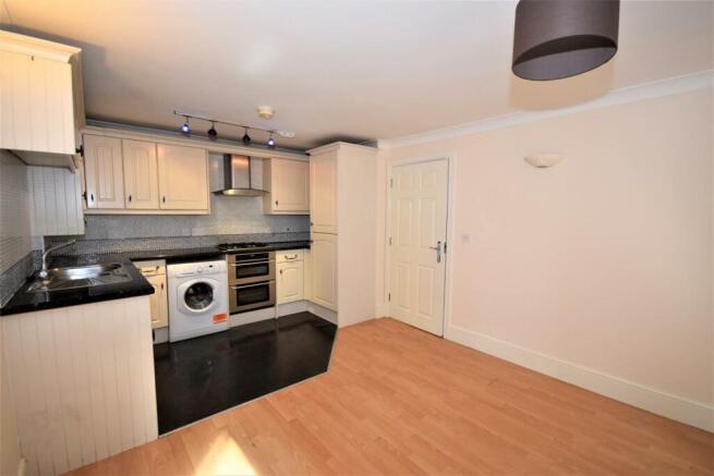 KITCHEN / SITTING ROOM