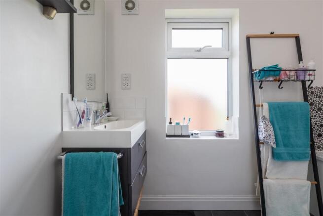 Oakleigh Bathroom-2.jpg