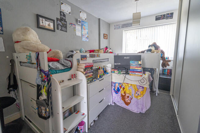 15 Richmond Close, Handsworth Wood photo 4